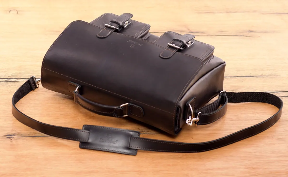 Retro brown Czarny Mat — fotografia z galerii modelu